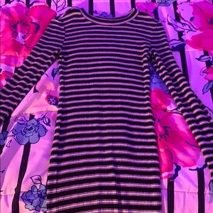 LONG SLEEVE BLACK AND WHITE KNEE LENGTH DRESS